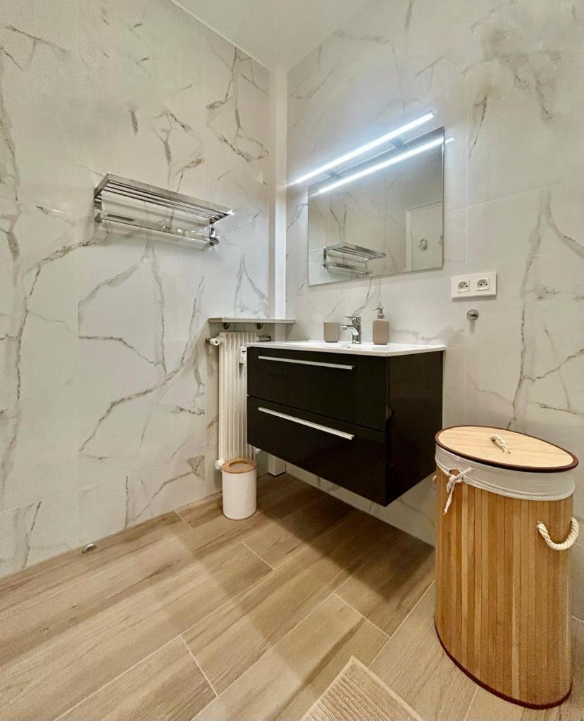 Apartment Centre, Jardin Bioves, Casino *
